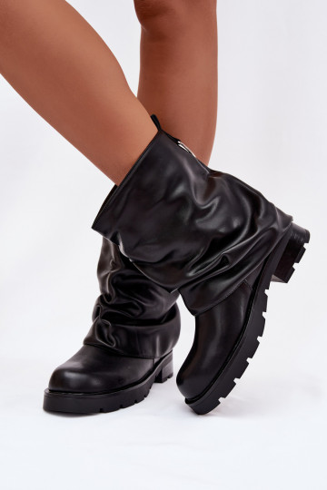 Botas de cano curto femininas pretas com forro térmico e parte superior assimétrica Gracine