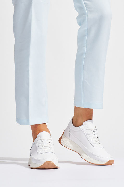 Feminino pele cor branca calçado desportivo