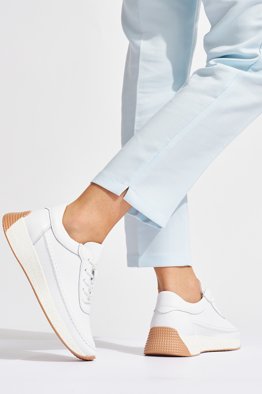 Feminino pele cor branca calçado desportivo