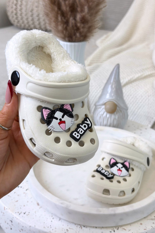 Chinelos infantis quentes com pelinho interior, cor creme "Cerelle"