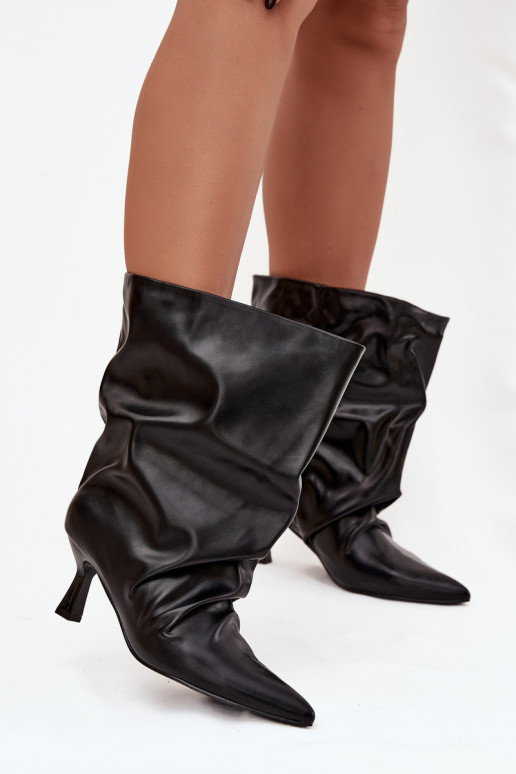 Botas femininas de cano curto com saltos finos e parte superior arredondada na cor preta Inarisse