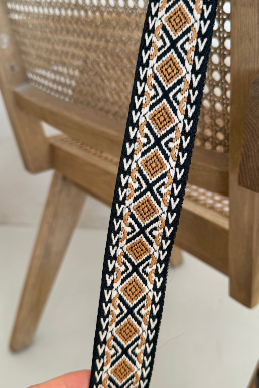 Uma bolsa pequena com salto decorado Big Star OO574091 preto