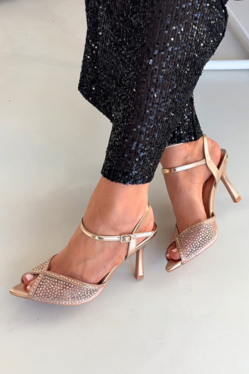 Sandálias femininas cor champanhe com saltos finos e decoração Peloria 2