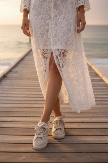 Decorado À modalo de tênis Feminino bege Calissea