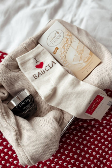 Meias femininas com a inscrição "I Love Babcia" na cor marfim