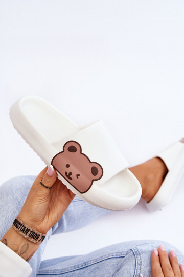 Chinelos leves com urso cor branca Parisso 2