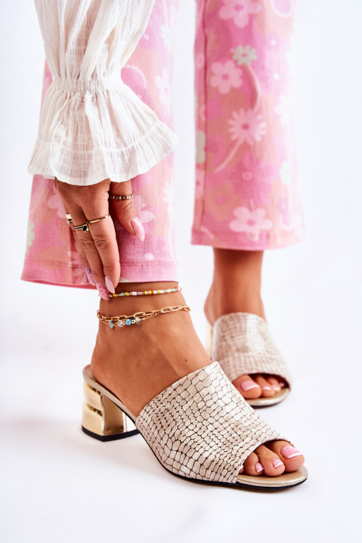 Chinelos de couro Feminino Padrão de crocodilo com salto bege Perry