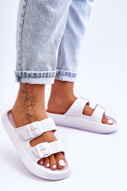 Chinelos femininos com espuma com listras cor branca Sharmen