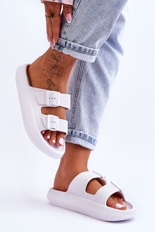 Chinelos femininos com espuma com listras cor branca Sharmen