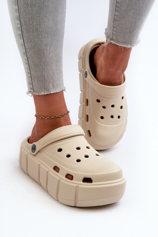 Chinelos leves Chinelos femininos com uma plataforma bege Itubia