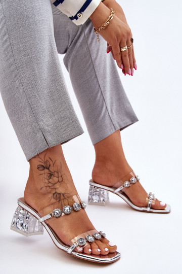 Chinelas femininas com strass prateado Leyla 2