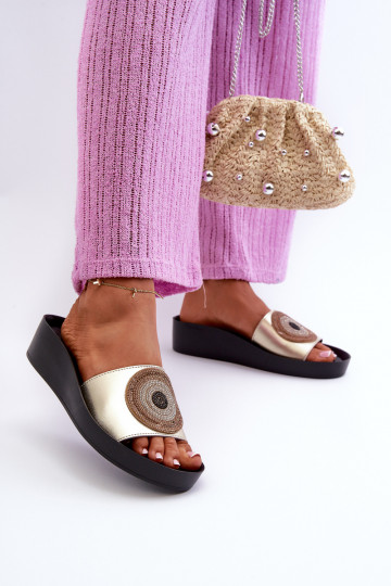 Chinelos de couro Feminino com enfeites S.Barski KV27-019 cor dourada 2