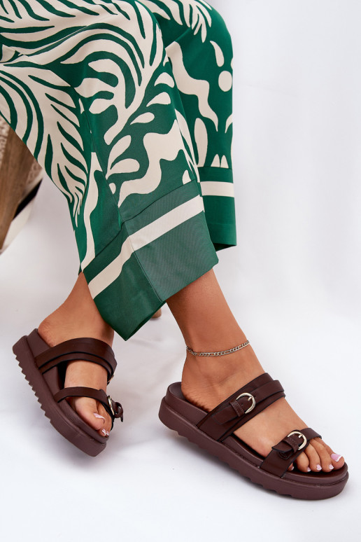 Chinelos femininos com uma plataforma Ze cor douradami com fivelasmi cor marrom EMernone