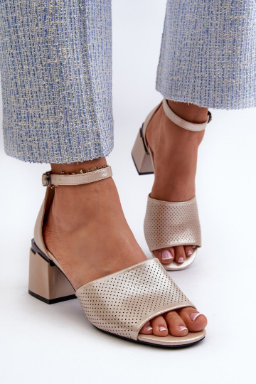 Sandálias femininas com salto de couro ecológico cor dourada Horissa