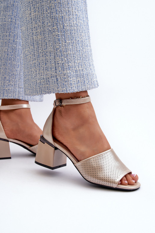 Sandálias femininas com salto de couro ecológico cor dourada Horissa