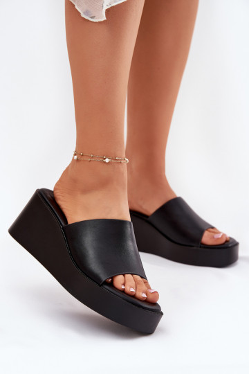 Chinelos femininos Em uma cunha Eko Pele cor preta Obenae