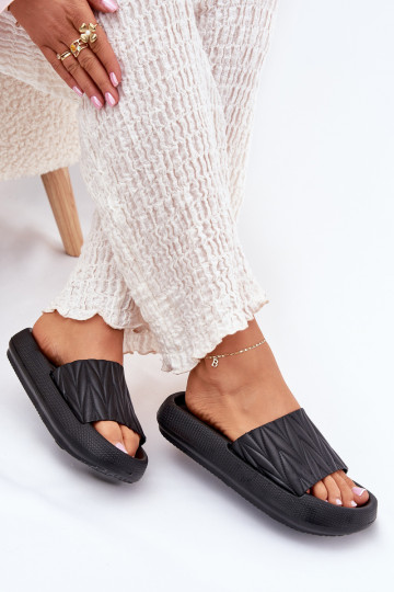 Chinelos femininos Chinelos leves com uma plataforma cor preta Vanesha