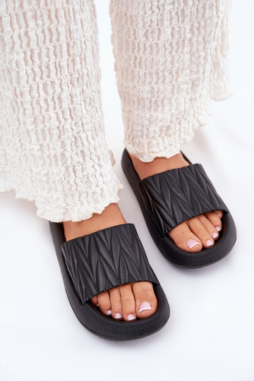 Chinelos femininos Chinelos leves com uma plataforma cor preta Vanesha 2