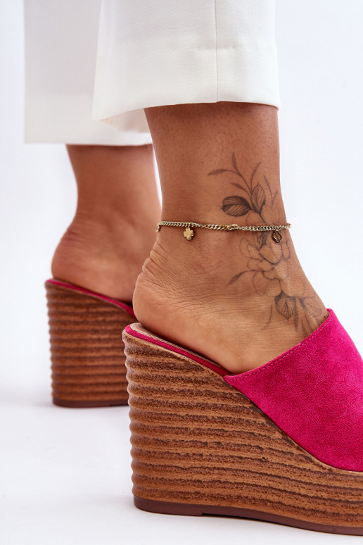 Chinelos leves com uma plataforma cor rosa Good Vibe