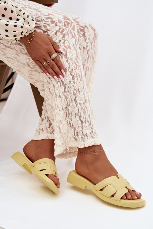 Chinelos femininos com salto largo cor amarela Lorania