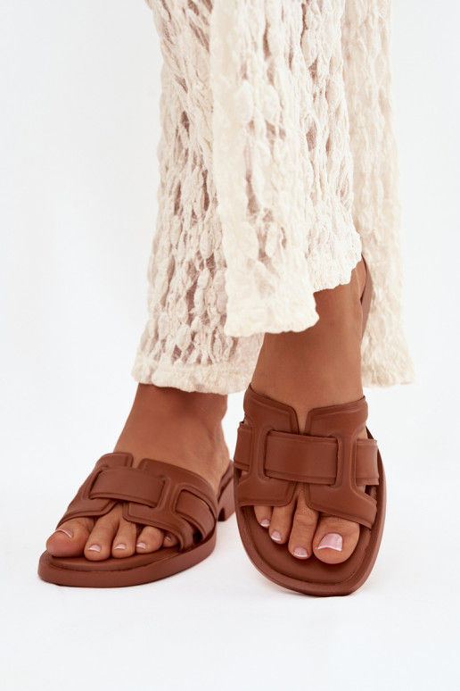 Chinelos femininos com salto largo cor marrom Lorania