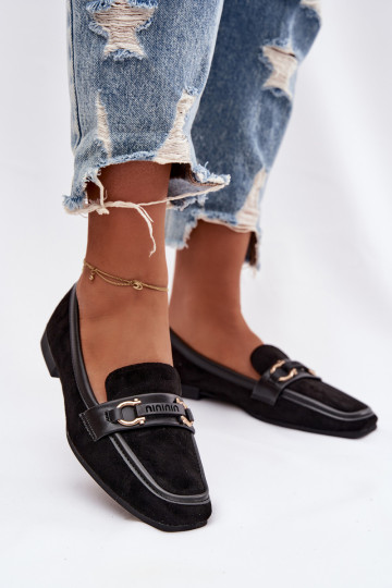 Mocassins femininos com detalhes decorativos, na cor preta Evelora