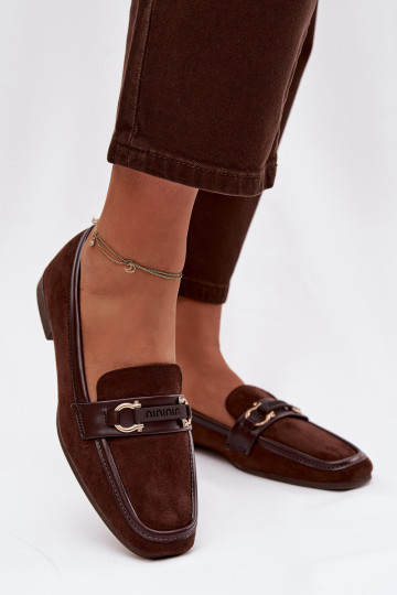 Mocassins femininos com detalhes decorativos, na cor chocolate Evelora