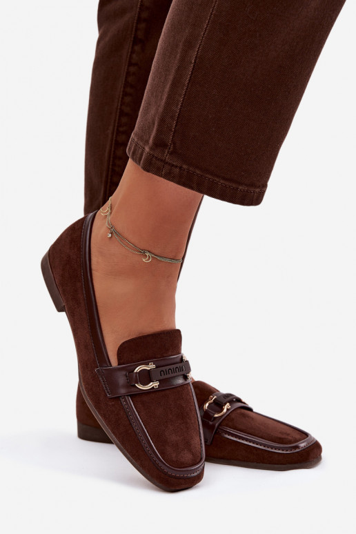 Mocassins femininos com detalhes decorativos, na cor chocolate Evelora