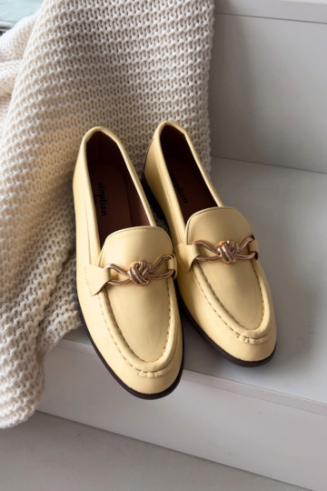 Mocassins femininos com detalhes elegantes em amarelo "Rosynne" 2