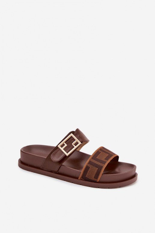 Chinelos femininos com fivelas douradas, cor marrom
