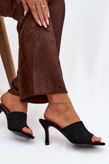 Chinelos femininos com salto finode camurça ecológicau cor preta Isolia