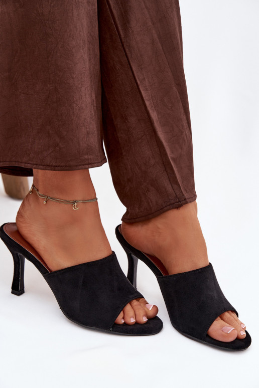 Chinelos femininos com salto finode camurça ecológicau cor preta Isolia