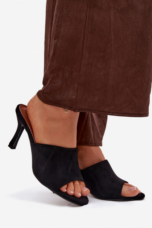 Chinelos femininos com salto finode camurça ecológicau cor preta Isolia