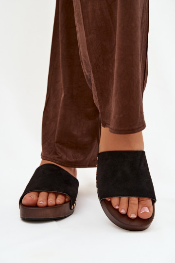 Chinelos femininos com tachas douradas pretos Ferinna