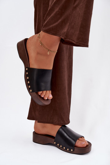 Chinelos femininos com tachas douradas pretos Terissa 2