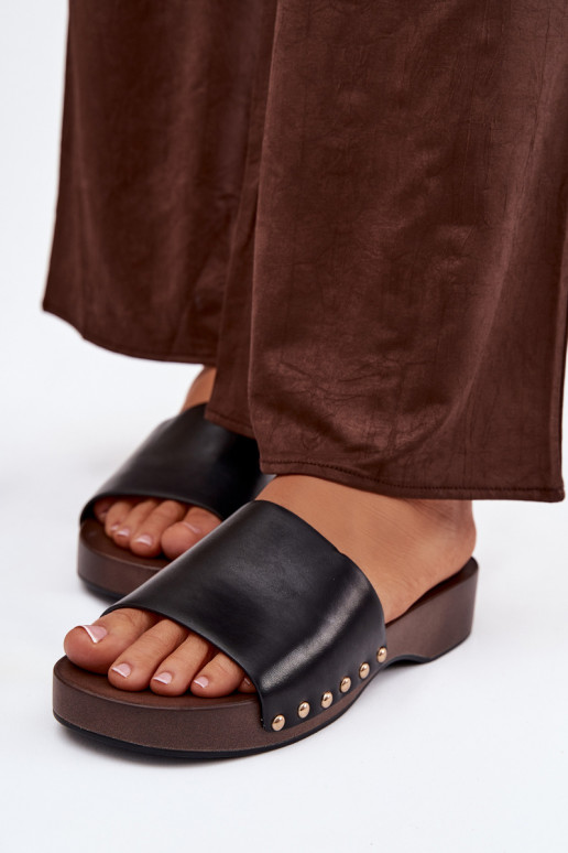 Chinelos femininos Ze cor douradami Pregos cor preta Terissa