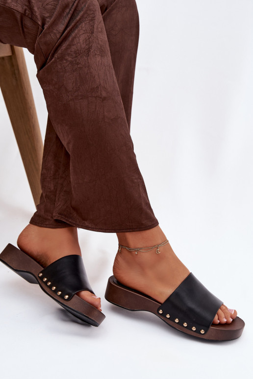 Chinelos femininos Ze cor douradami Pregos cor preta Terissa