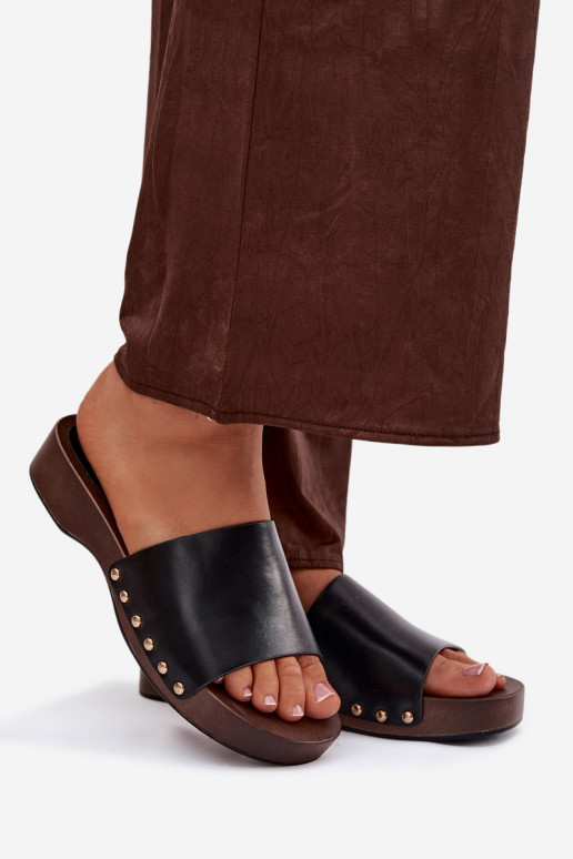 Chinelos femininos Ze cor douradami Pregos cor preta Terissa