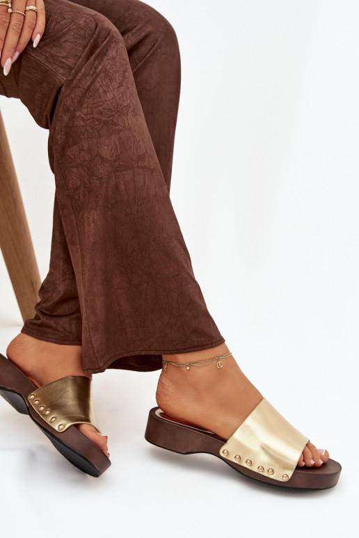 Chinelos femininos com rebites cor dourada Terissa