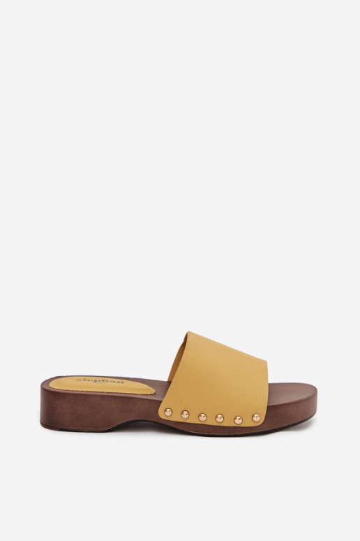 Chinelos femininos com rebites cor amarela Terissa