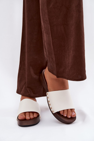 Chinelos femininos com rebites cor branca Terissa 2