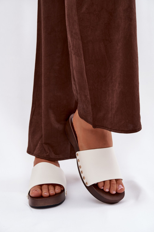 Chinelos femininos com rebites cor branca Terissa