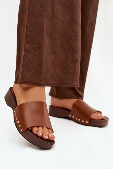 Chinelos femininos com rebites marrons Terissa
