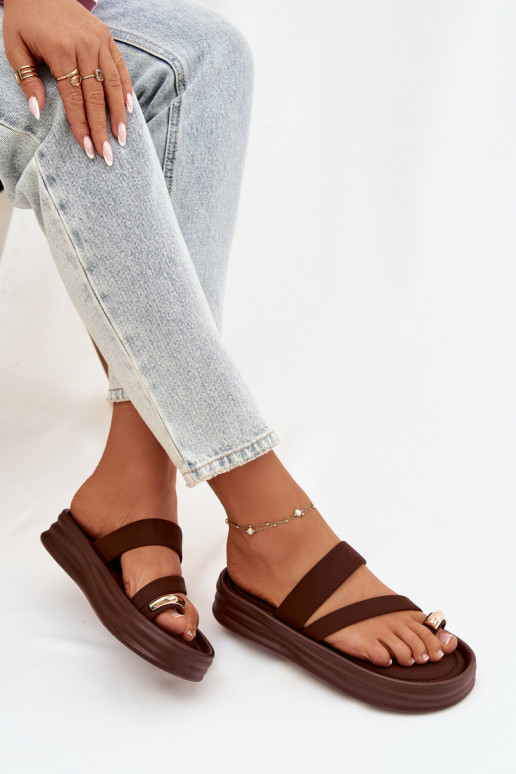  Chinelos femininos com listras I cor douradam Detalem CzekoladoParae Farielle