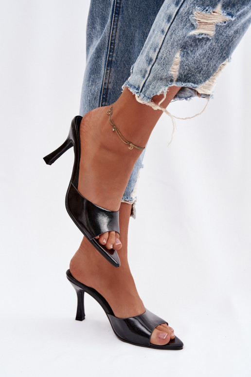 com efeito verniz Chinelos femininos com salto cor preta Lirissa