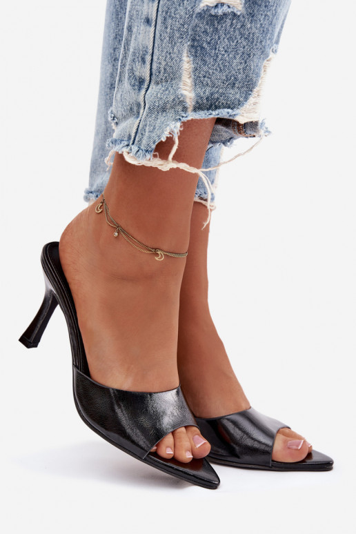 com efeito verniz Chinelos femininos com salto cor preta Lirissa