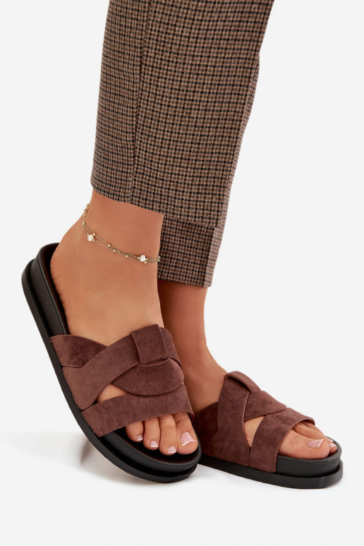 Chinelos femininos de camurça ecológicaoParae com listras marrom escuro Tem que serrivessa