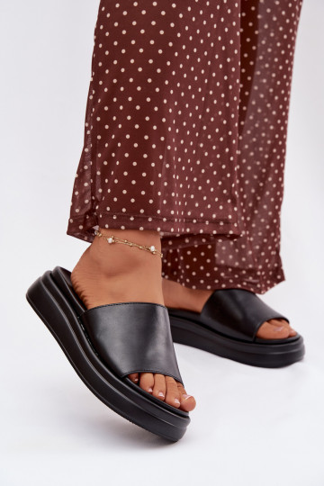 Chinelas femininas pretas com plataforma Tanelisse