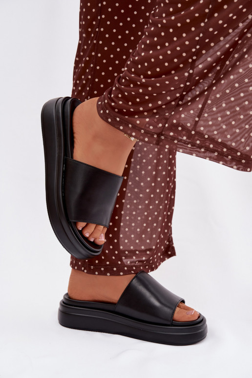 Chinelos femininos com uma plataforma cor preta Tanelisse