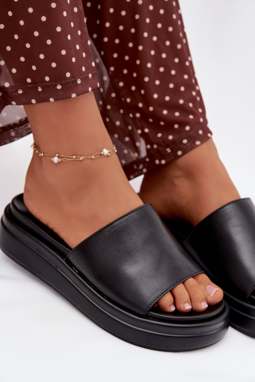 Chinelos femininos com uma plataforma cor preta Tanelisse